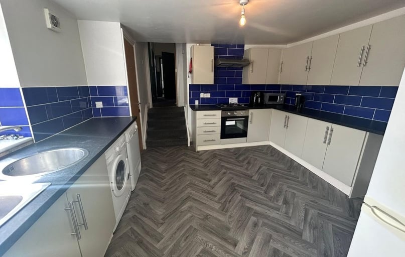 Hill Park Crescent, Flat 2, Greenbank, Plymouth - Image 1